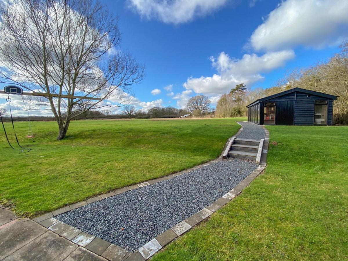 The Tractor Shed Villa วุร์สเตอร์ ภายนอก รูปภาพ